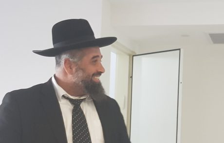 צעיר נעדר מביתו – ואותר בריא ושלם רק לאחר שהרב האשדודי הורה לחפשו על סלע בים