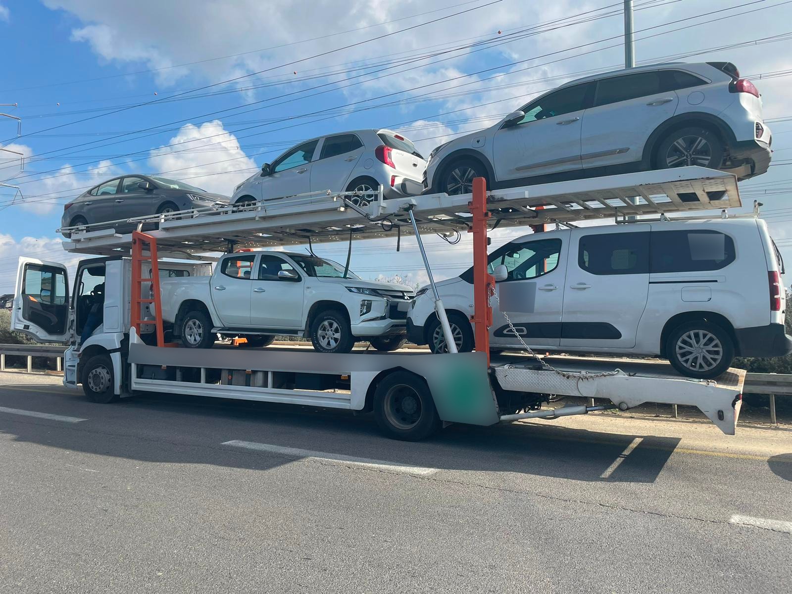 המשאית הושבתה על ידי המשטרה, צילום: דוברות משטרת ישראל