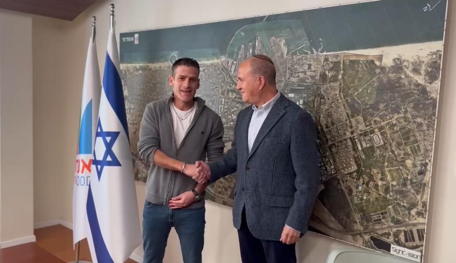 פגישת קידום בעיית החניה של אלתא. צילום: דוברות עיריית אשדוד.