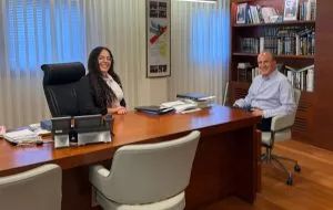 יעל לב יו״ר מועצת הנוער העירונית החליפה את ראש העיר ד״ר יחיאל לסרי