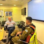 יחיאל לסרי ראש עיריית אשדוד בפגישה בחמל