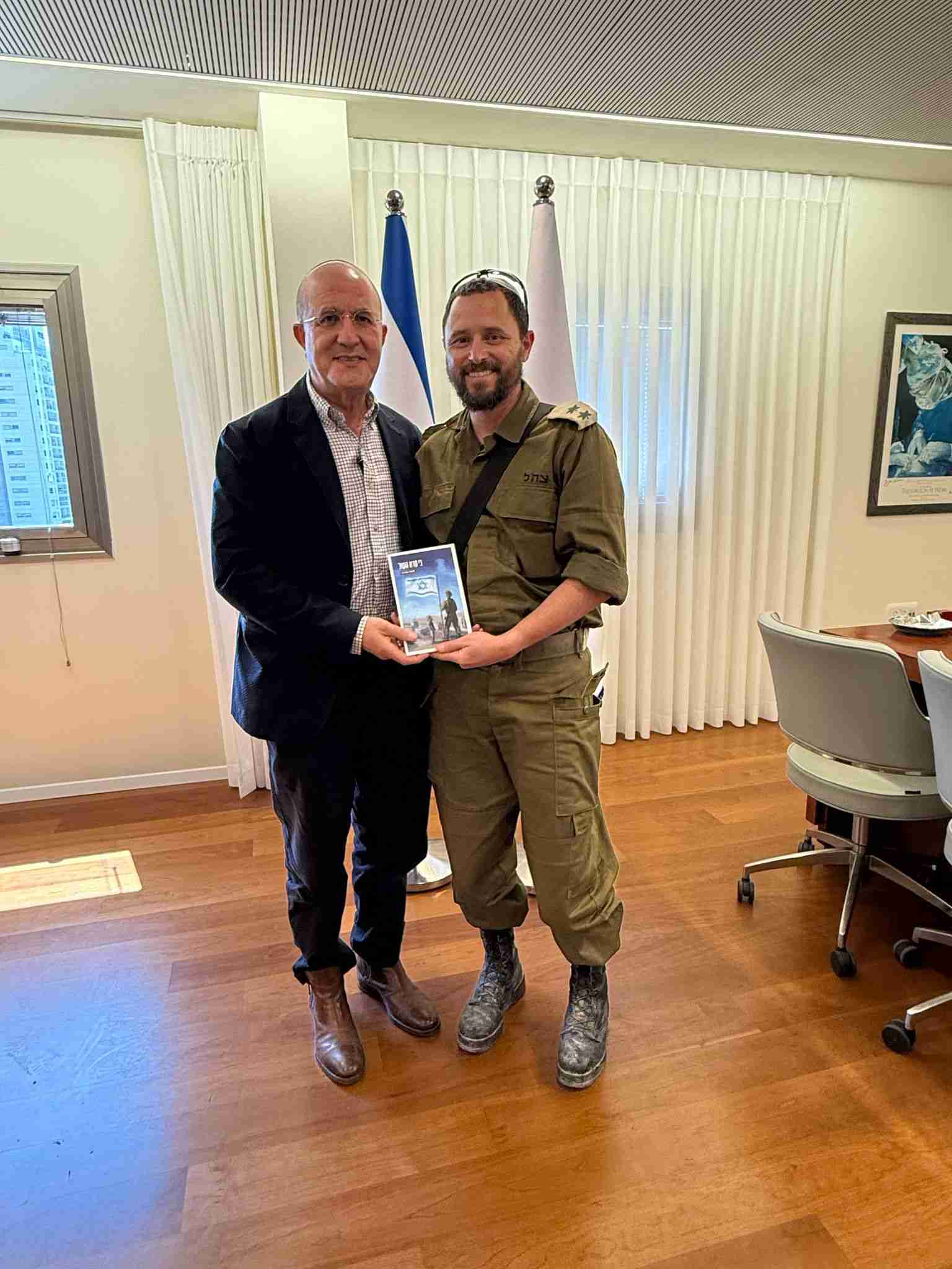 רה"ע לסרי והרב מעוז שוורץ. צילום: שמוליק דוד, דוברות עיריית אשדוד