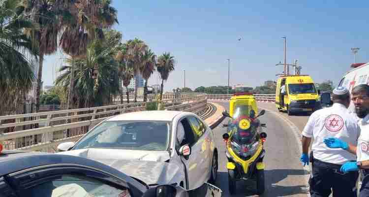 זירת התאונה החזיתית ליד פארק לכיש. צילום: דוברות מגן דוד אדום