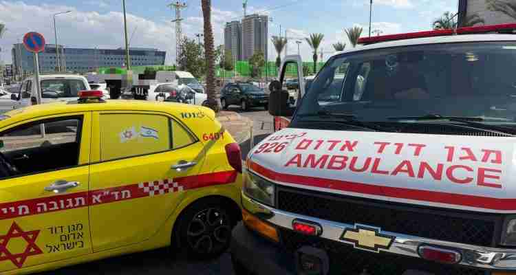 תאונה באמצע טסט ברחוב האורגים. צילום: כונני תגובה מיידית מד"א