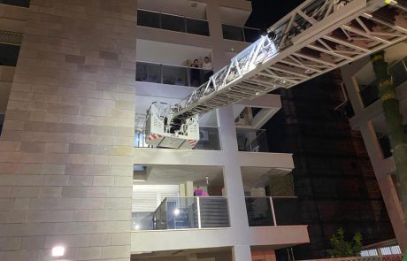 צפו📸 בשיתוף הפעולה המדהים אמש של מד"א וכב"ה בחילוץ מורכב של אדם מורדם ומונשם מקומה גבוהה