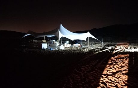 בלי בושה: מסיבה שנערכה בחוף בצפון העיר בניגוד להנחיות הופסקה ע״י שוטרים; קנס נרשם למארגן האירוע