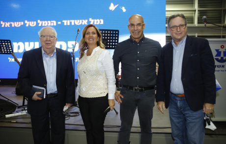 נמל אשדוד נרגש לשוב ולהרים כוסית לפסח: אחרי שנה סוף סוף הטקס מתקיים בנוכחות פיזית