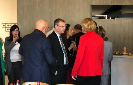 מה ענה שר התיירות לפעילי הסביבה הבוקר באשדוד? וגם – תקרית אלימה בין כצלנסון לפעילים?