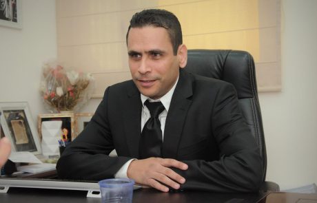 ראש העיר ד"ר יחיאל לסרי חשף בפני חבר המועצה, עו"ד אופיר לסרי: כרבע מהעיר מובטלים